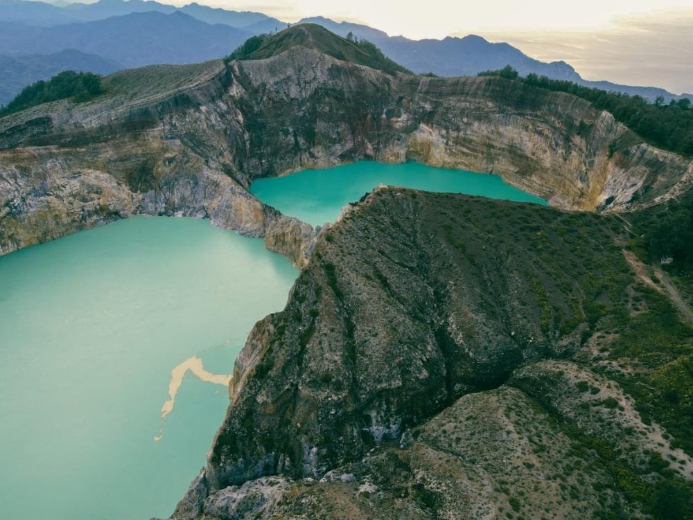 kelumutu lake