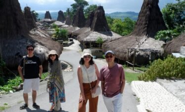 sumba traditional village tour